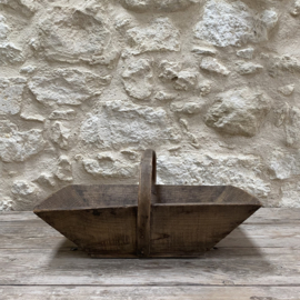 BU20110204 Old French traditional wooden grape harvest basket in beautiful, lightly greyed condition! Size: 50 cm long / 14.5 cm high (to handle) / 23 cm high (including handle) / 32 cm cross section