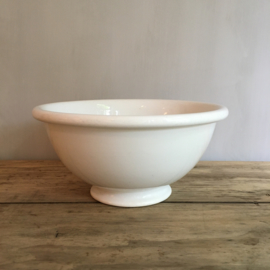 AW20110642 Old classic batter bowl stamp - Petrus Regout & Co Maastricht made in Holland - period: 1936-1960. The inside is beautifully buttered and in perfect condition! Size: 13.5 cm. high / 27 cm. cross section.
