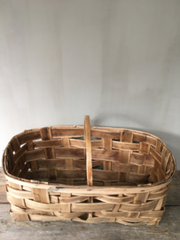 OV20110348 Old French chip picker basket in beautiful condition! / Size: 23 cm. high (up to handle) / 54.5 cm. long / 30 cm. wide.