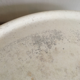 AW20110619 Antiek Frans taart plateau stempel - Opaque de Sarreguemines - periode: 1875-1900 mooi verweerd en in perfecte staat! Afmeting: 11 cm. hoog / doorsnede: 37 cm.