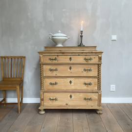 OV20110805 Antique Swedish chest of drawers in beautiful original untouched condition, period: 1890-1910. Size: 92.5 cm. wide / 98.5 cm. high / 50 cm. deep. Only pick up in shop or delivery within NL for a fee.