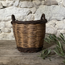 BU20110186 Old French traditional woven rustic basket in beautiful condition! Size: 27 cm high / 33 cm cross section