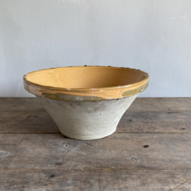 AW20111078 Antique South French bowl period: 19th century in beautiful ocher colour shade and beautiful condition! Size: 36 cm cross section  / 18 cm high.