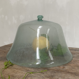 BU20110100 Large antique southern French vegetable garden cloche of mouth-blown glass with still intact handle. Period late 18th century in beautiful condition! Size: 50 cm. cross section / 30 cm. high. Pick up in store only, shipping not possible!