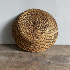 OV20110929 Small old French harvest basket of woven reed in beautiful condition! Size: 32 cm cross section / 10 cm high