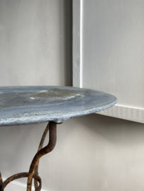 BU20110153 Antique French patio table with iron base and beautiful weathered zinc top. In beautiful condition! Perfect for outdoors, but also indoors. Size: 73 cm high / 59 cm cross section. Pick up in store only!