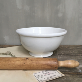 AW20110762 Large old classic batter bowl stamp - Céramique Maestricht made in Holland - period: 1956-1958. Beautifully buttered and small hairline and in perfect condition! Size: 28 cm. cross section  / 14 cm. high