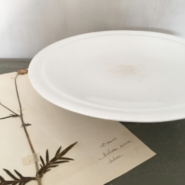 AW20110837 Large antique Belgian cake platter stamp - Boch Frères Louvière period: 1880-1900. Has a crack in the glaze on the base (see photo 6 & 7, but otherwise in beautiful condition! Size: 36.5 cm. cross section / 9.5 cm. high.