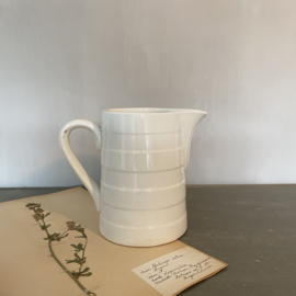 AW20110858 Old Belgian milk jug 2 liter stamp - Boch Frères la Louvière - period 1950-1959. Minimal chip on the bottom, invisible on the outside, otherwise in beautiful condition! Size: 18.5 cm. high / 12 cm. cross section