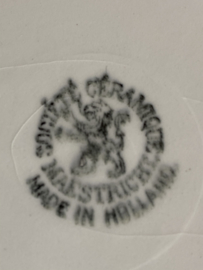 AW20110873 Oude serveerschaal met bijhorende deksel stempel - Societé Céramique  Maestricht - periode: 1900-1957. In perfecte staat! Afmeting: 27,5 cm. doorsnede (t/m de greepjes) / 16 cm. hoog (t/m greepje)