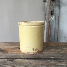 AW20110494 Old French jam jar in soft yellow color, in beautiful condition! Size: 12.5 cm. high / 11 cm. section