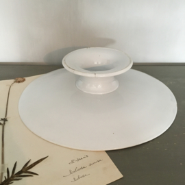 AW20110837 Large antique Belgian cake platter stamp - Boch Frères Louvière period: 1880-1900. Has a crack in the glaze on the base (see photo 6 & 7, but otherwise in beautiful condition! Size: 36.5 cm. cross section / 9.5 cm. high.