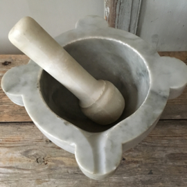 OV20110528 Late 19th century French mortar of polished marble with original marble pestle in beautiful condition! Size: 15 cm. high / 21.5 cm. cross-section excluding the handles. Given weight, only pick up.