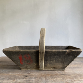 BU20110156 Old French wooden grape picking basket in beautifully weathered condition numbered: 18. Size: 46 cm long / 14 cm high (to handle) / 28.5 cross section