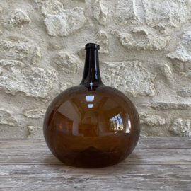 OV20111095 Antique French mouth-blown glass liqueur bottle in beautiful condition! Size: 31.5 cm high / +/- 24 cm cross section (measured across the "belly")