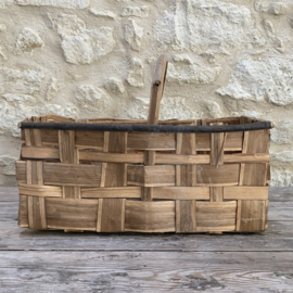 BU20110107 Large old French woven chestnut harvest basket in beautiful condition! Size: 53 cm. long / 23 cm. high (to the handle) / 27 cm. wide