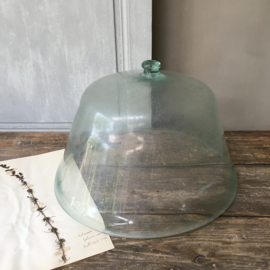OV20110633 Beautiful late 18th century French mouth blown glass bell jar, beautifully weathered and in perfect condition! Size: 22 cm. high (up to the still intact handle) / 45 cm. intersection. Pickup only!