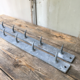 OV20110485 Old galvanized butcher hooks “dents de Loup” (wolfs teeth) in beautiful condition! Dimensions: 113.5 cm. long / 6 cm. wide. Pick up only, price quoted is per piece.