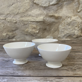 AW20111315 Set of 3 old French café bowls stamped - Gien France - period: 1960-1971 one is missing a minimal chip (see photo for details) otherwise all three in beautiful condition! Size: 6 cm high / 11 cm cross section