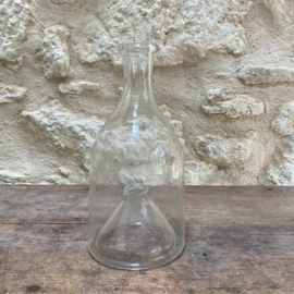 OV20111096 Antieke Franse visfuik voor het vangen van aas gemaakt van mondgeblazen glas in prachtige staat! Afmeting:  27 cm hoog /  13 cm doorsnede ( onderzijde)