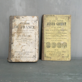 OV20110702 Set of 2 antique French books from Paris period: 1847-1854. The book - history of France - is beautifully illustrated, both are in good weathered condition! Size: 9 cm. wide / 14.5 cm. long.