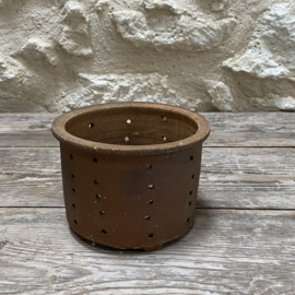 AW20111318 Old French cheese mold in dark brown earthenware and in beautiful condition! Size: 11 cm high / 15 cm cross section