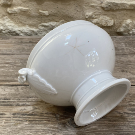 AW20111303 Small old French tureen - blind mark V - beautiful details on the handles and in beautiful condition! Size: 12 cm high / 16.5 cm cross section