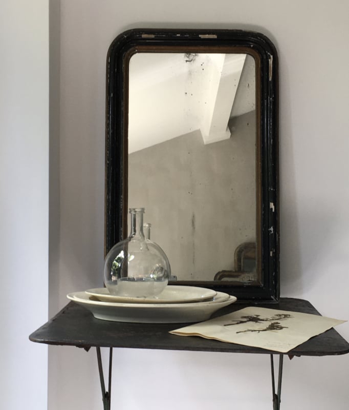 per ongeluk versneller Duidelijk maken OV20110630 Antieke Franse Louis Philippe stijl spiegel met origineel  prachtig verweerde spiegelglas. Profilering lijst van hout met pâtelaag in  sleets zwart. Periode: 19de eeuw. Afmeting: 74,5 cm. hoog / 47,5 cm. breed.