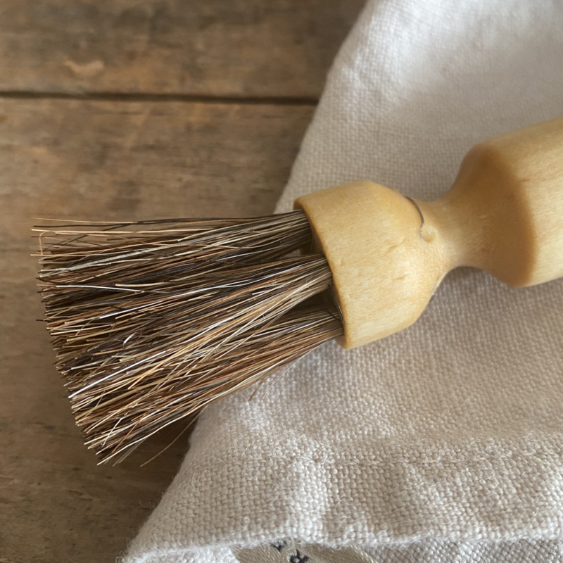 Iris Hantverk Mushroom Knife with Brush