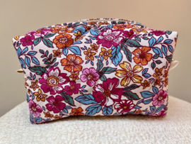 Gepersonaliseerde Quilted make-up tas - Pink with blue flowers