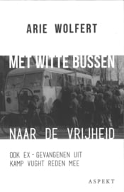 Met witte bussen naar de vrijheid - Ook ex-gevangenen uit Kamp Vught reden mee