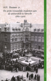 De eerste vrouwelijke studenten aan de universiteit te Utrecht 1880-1900