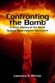Confronting the Bomb - A Short History of the World Nuclear Disarmament Movement