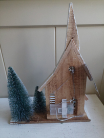 Kerkje met 3 boompjes