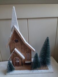 Kerkje met 3 boompjes