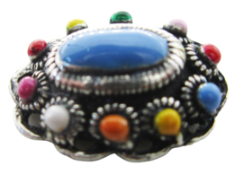 middelgrote ovale zeeuwse knop zwaar verzilverd met in het oog springende  kleuren emaille ZB015-MC