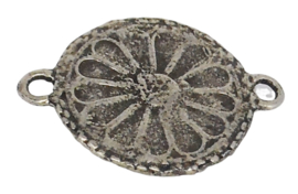 klassiek plat zeeuws knopje, kleine 2 cm doorsnede met twee ogen ZB 020