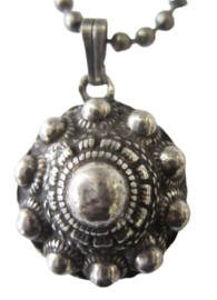 Bolle zeeuwse knop verzilverd klassiek model met bolletjesketting verzilverd ZKH610