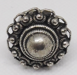 Zeeuwse knop ring verzilverd,tamelijk groot oogjesrand ZKR 303, een maat, buigzaam