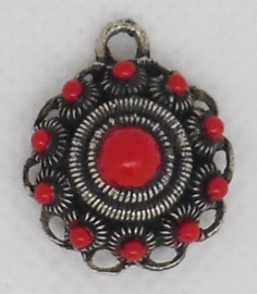 ZB 026-R Zeeuwse knop hanger/bedel met elegante oogjesrand en rode emaille