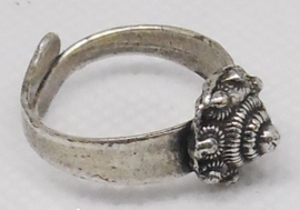 Zeeuwse knop ring 1 cm doorsnede bol ZKR 311, een maat, buigzaam