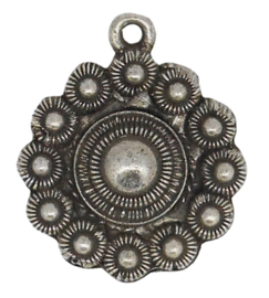 Bloemvormig zeeuwse knop hanger met bol midden ZB 042