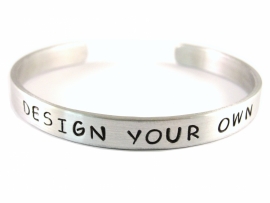 Jouw tekst in een armband - Design Your Own Silver - zwarte tekst