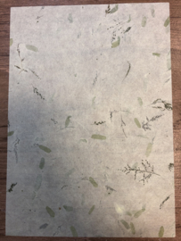 Handgeschept papier lichtgroen met takjes