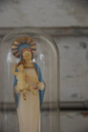 Maria beeld in stolp