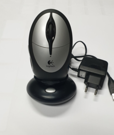 Logitech Cordless Rechargeable Mouse M-RAK89D incl. reciver/lader.