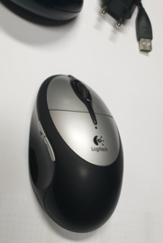 Logitech Cordless Rechargeable Mouse M-RAK89D incl. reciver/lader.