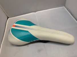 Cube Selle Scape Dames Zadel, Wit/Blauw met Flashrood, Gloednieuw