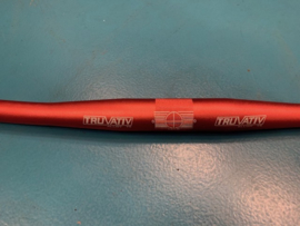 TRUVATIV ATB FLATBAR, 610mm, Rood geanodiseerd, Gloednieuw