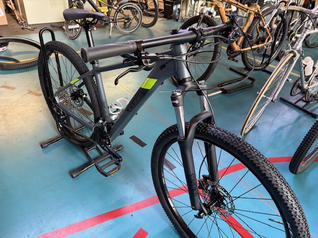 Cube Attention 27,5 inch Mountainbike Grijs/Groen, Gloednieuw